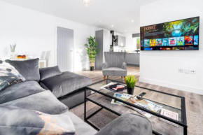 Luxury Apartment - 2 Bedrooms - Balcony - Parking - Netflix - Wifi - 7MC